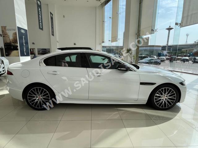 2020 جاكوار اكس اي