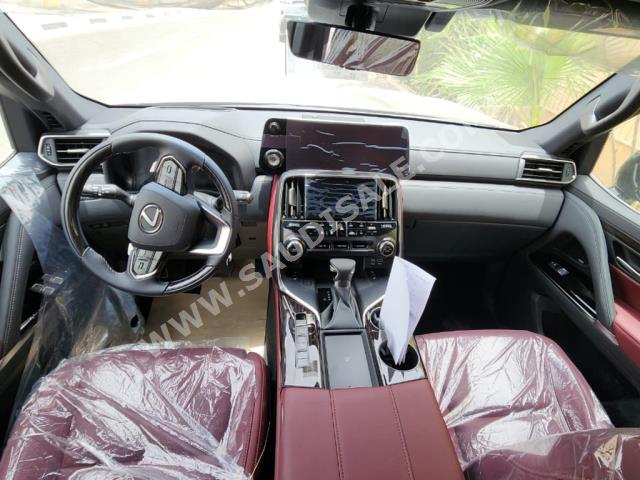 2023 لكزس إل إكس 600