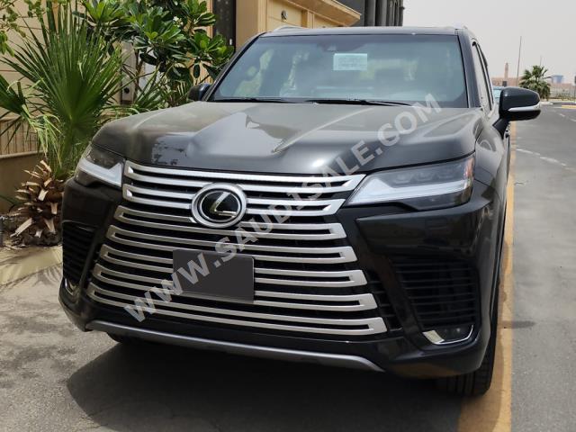 2023 لكزس إل إكس 600