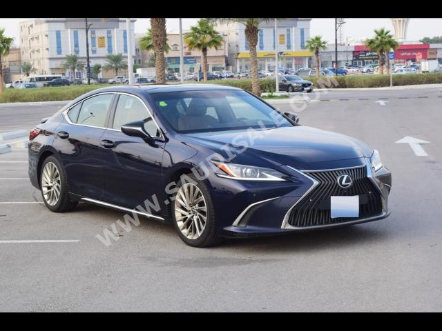 2019 لكزس إي إس 350