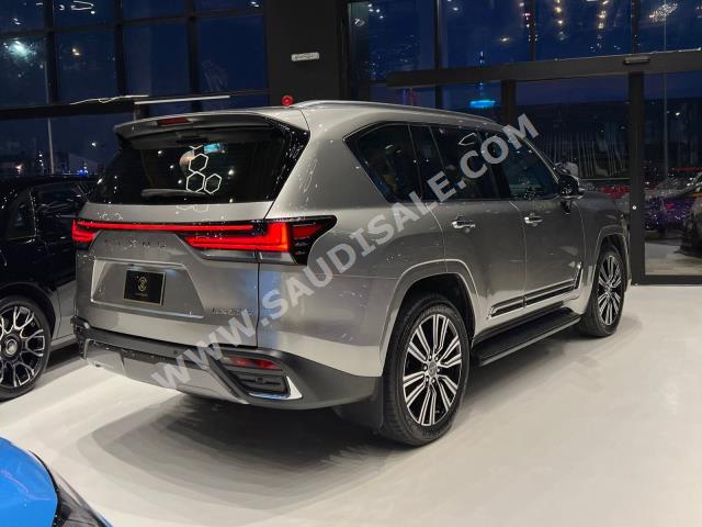 2023 لكزس إل إكس 600