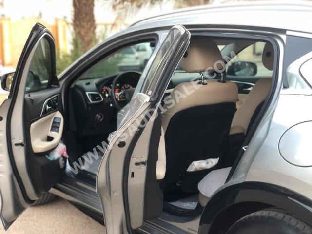 2018 انفينيتي كيو 30