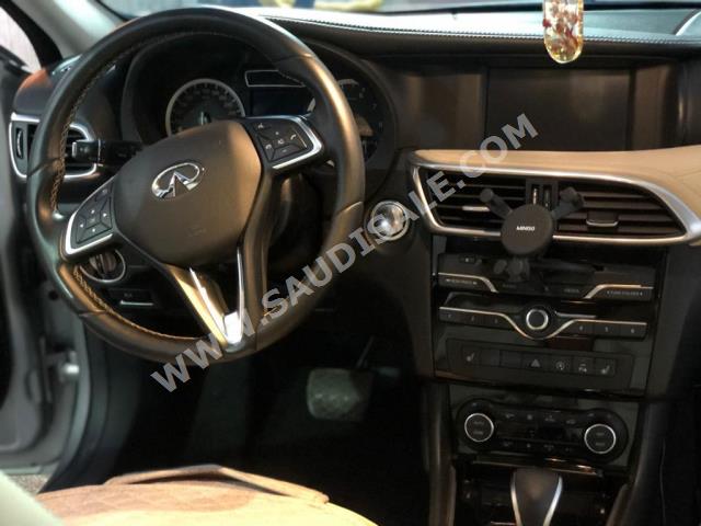 2018 انفينيتي كيو 30
