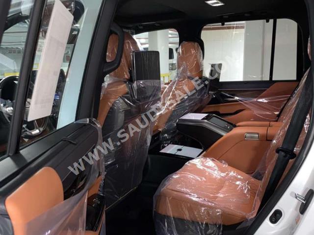 2022 لكزس إل إكس 600 بلاك اديشن