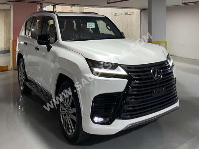 2022 لكزس إل إكس 600 بلاك اديشن