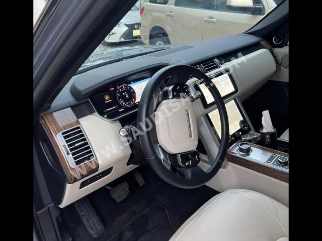 2021 لاند روفر رينج روفر فوج