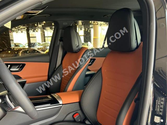 2023 مرسيدس - بنز جي إل سي 200