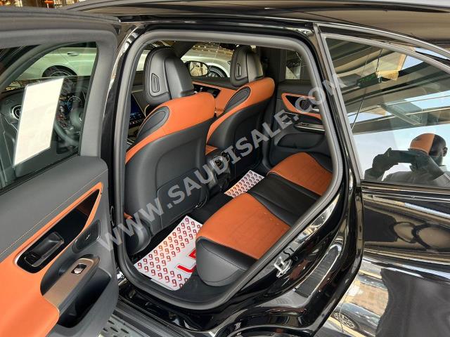 2023 مرسيدس - بنز جي إل سي 200