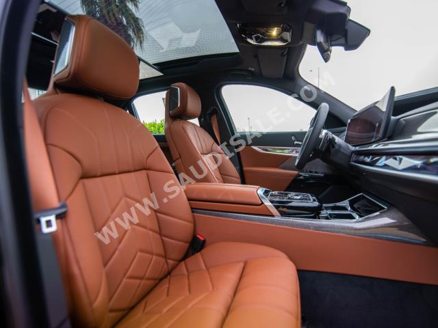 2024 بي ام دبليو الفئة السابعة 735أي