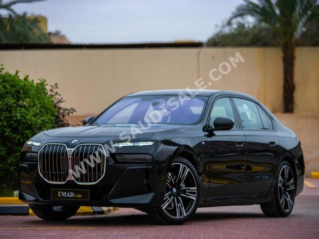 2024 بي ام دبليو الفئة السابعة 735أي