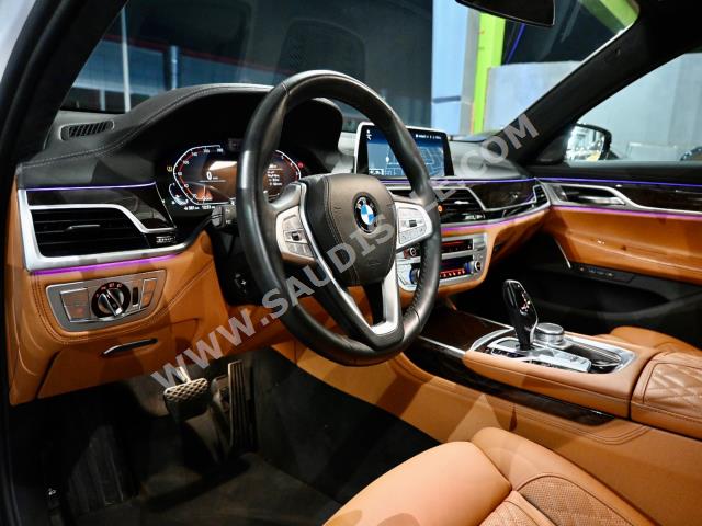 2021 بي ام دبليو الفئة السابعة 740 إل أي