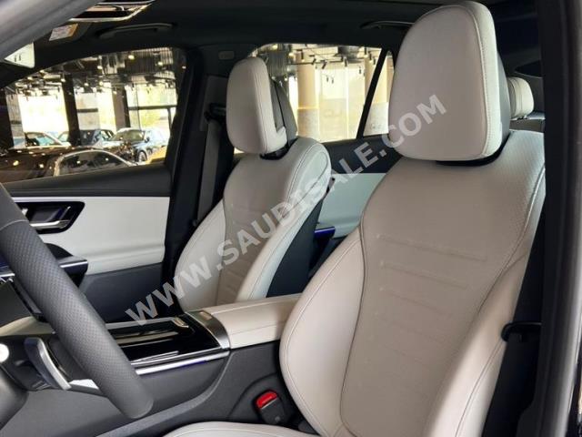 2023 مرسيدس - بنز جي إل سي 200