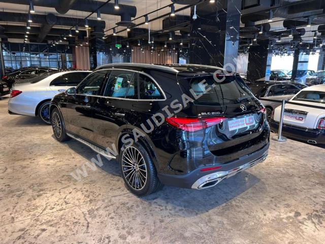 2023 مرسيدس - بنز جي إل سي 200