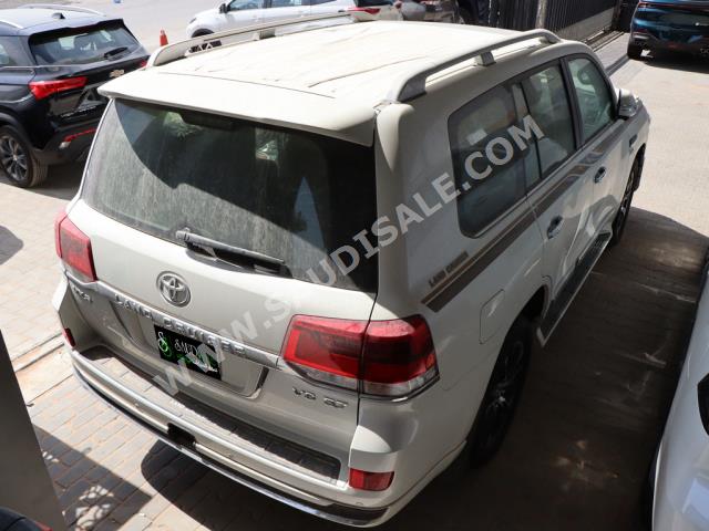 2021 تويوتا لاند كروزر في اكس ار