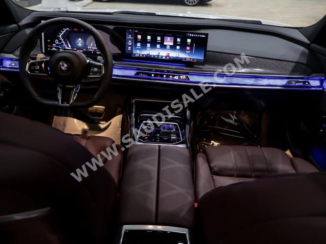 2024 بي ام دبليو الفئة السابعة 735أي