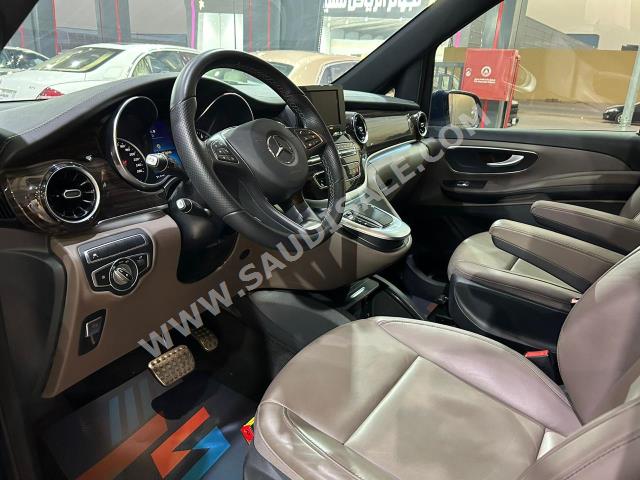 2023 مرسيدس - بنز في 250