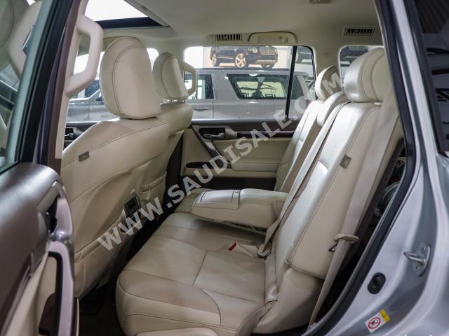 2016 لكزس جي إكس 460