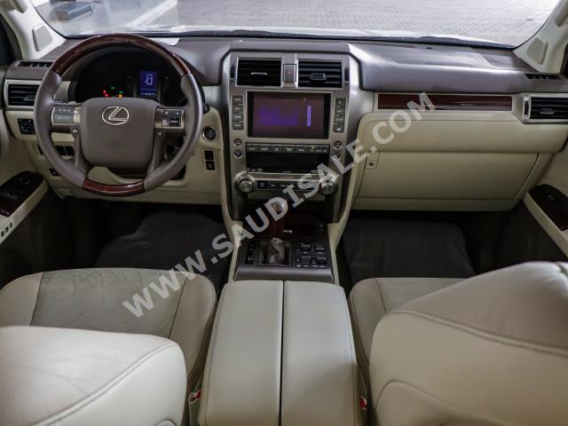 2016 لكزس جي إكس 460