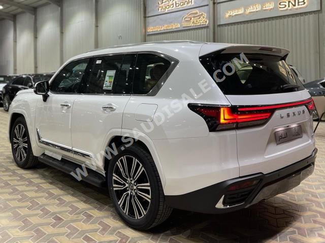 2024 لكزس إل إكس 600
