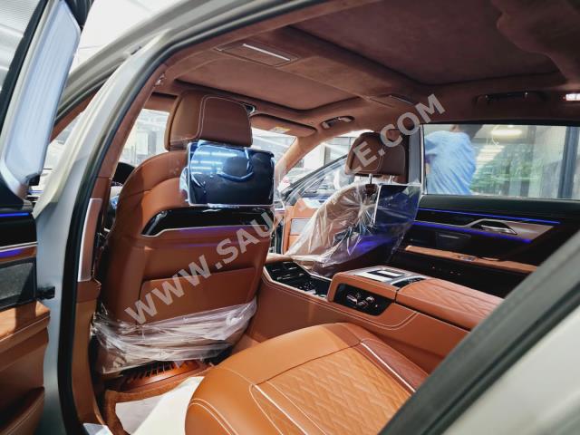 2022 بي ام دبليو الفئة السابعة 740 إل أي