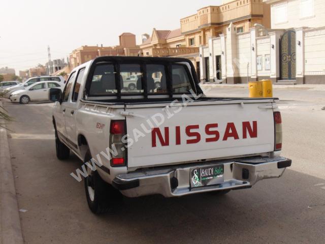 2002 نيسان داتسون غمارتين