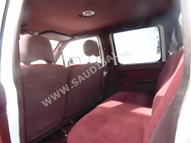 2002 نيسان داتسون غمارتين