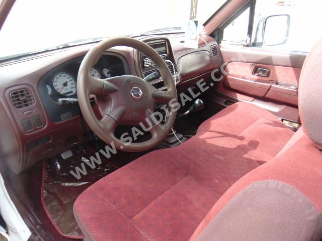 2002 نيسان داتسون غمارتين