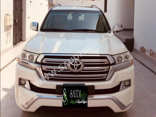 2016 تويوتا لاند كروزر في اكس ار
