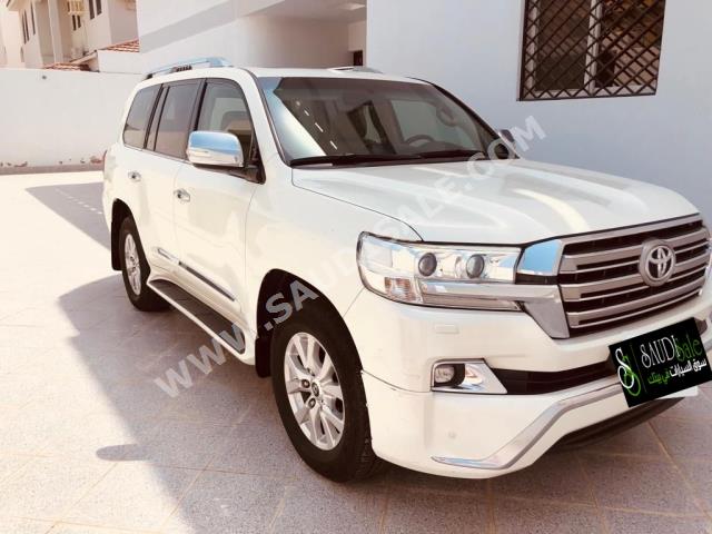 2016 تويوتا لاند كروزر في اكس ار