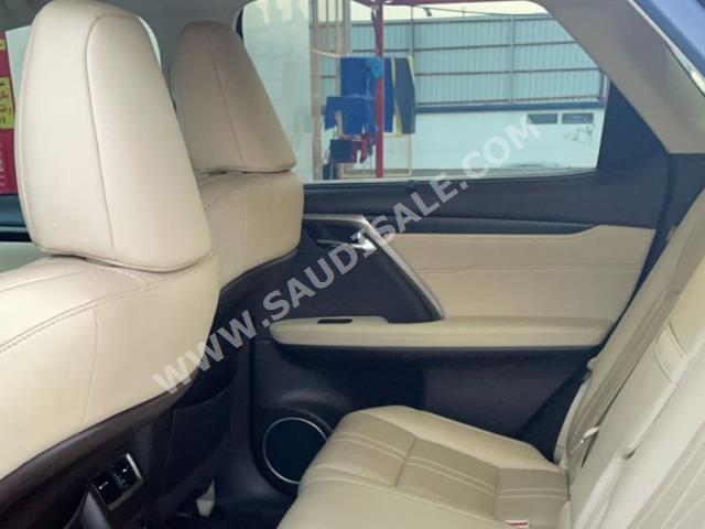 2016 لكزس أر إكس 350