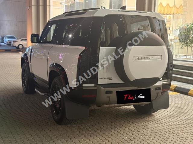 2022 لاند روفر ديفيندر اكس داينمك