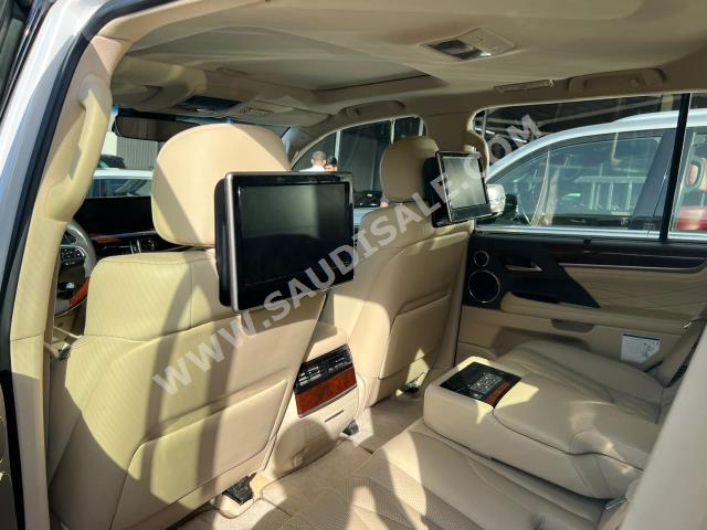 2021 لكزس إل إكس 570 بلاك اديشن