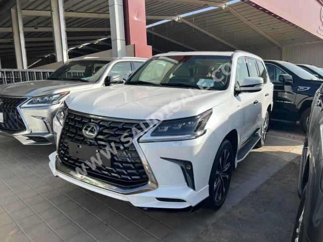 2021 لكزس إل إكس 570 بلاك اديشن