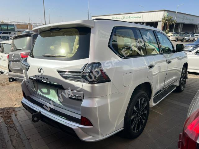 2021 لكزس إل إكس 570 بلاك اديشن