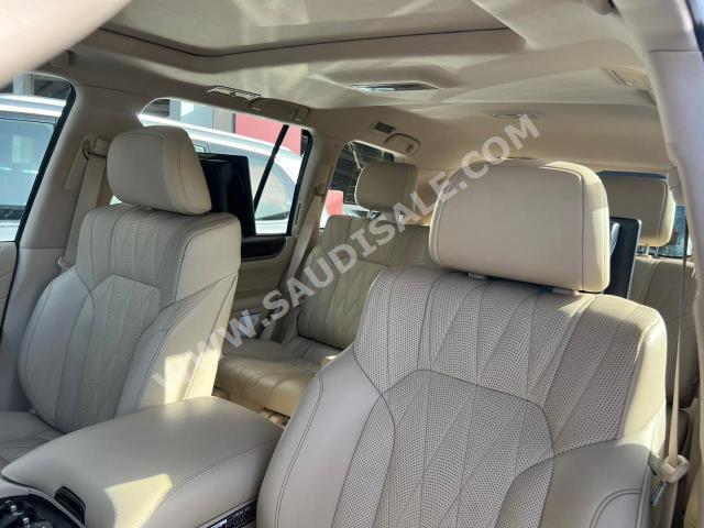 2021 لكزس إل إكس 570 بلاك اديشن