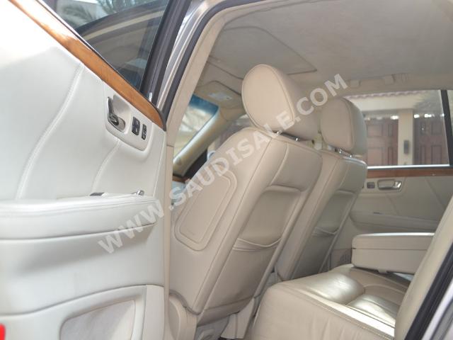 2008 كاديلاك دي تي اس بلاتينيوم