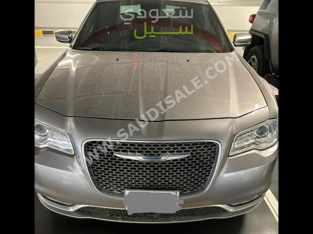 2019 كرايسلر 300 سي
