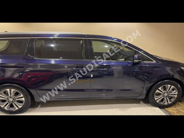 2019 كيا كارنفال