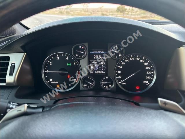 2014 لكزس إل إكس 570