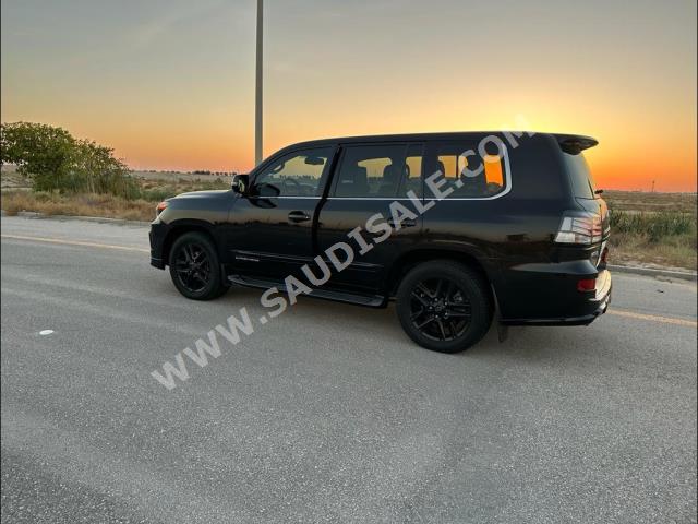 2014 لكزس إل إكس 570