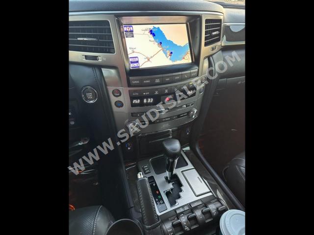 2014 لكزس إل إكس 570