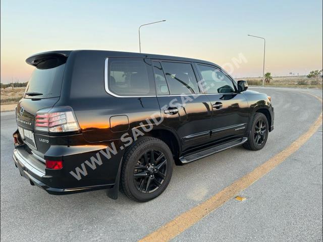 2014 لكزس إل إكس 570