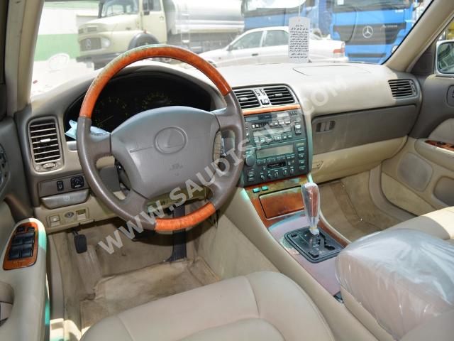 1999 لكزس إل إس 400