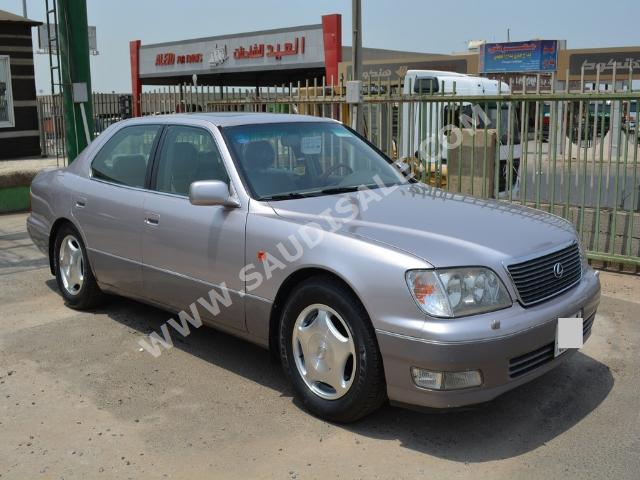1999 لكزس إل إس 400