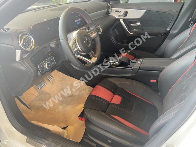 2022 مرسيدس - بنز سي إل أي 200