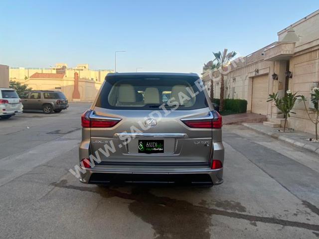 2019 لكزس إل إكس 570 اس