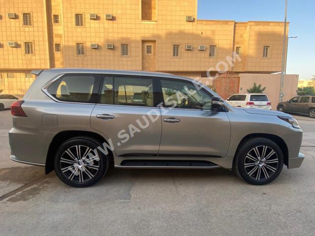 2019 لكزس إل إكس 570 اس