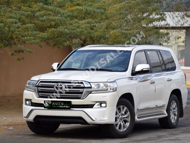 2017 تويوتا لاند كروزر جي اكس ار