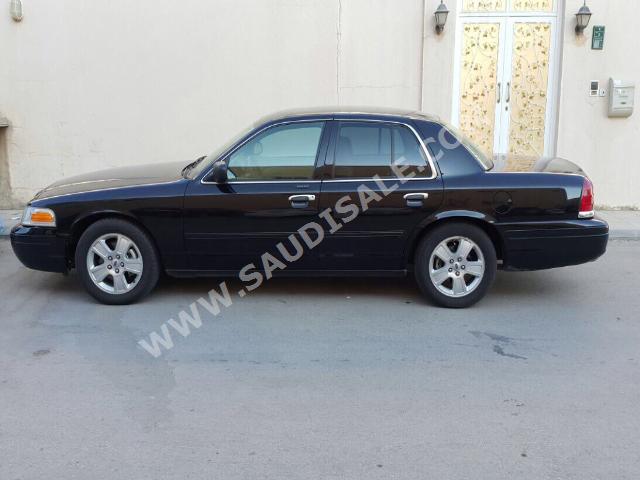 2010 فورد كراون فكتوريا