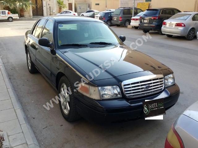 2010 فورد كراون فكتوريا